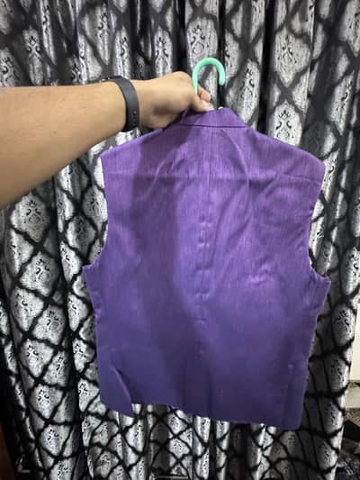 Vasecoats slightly used