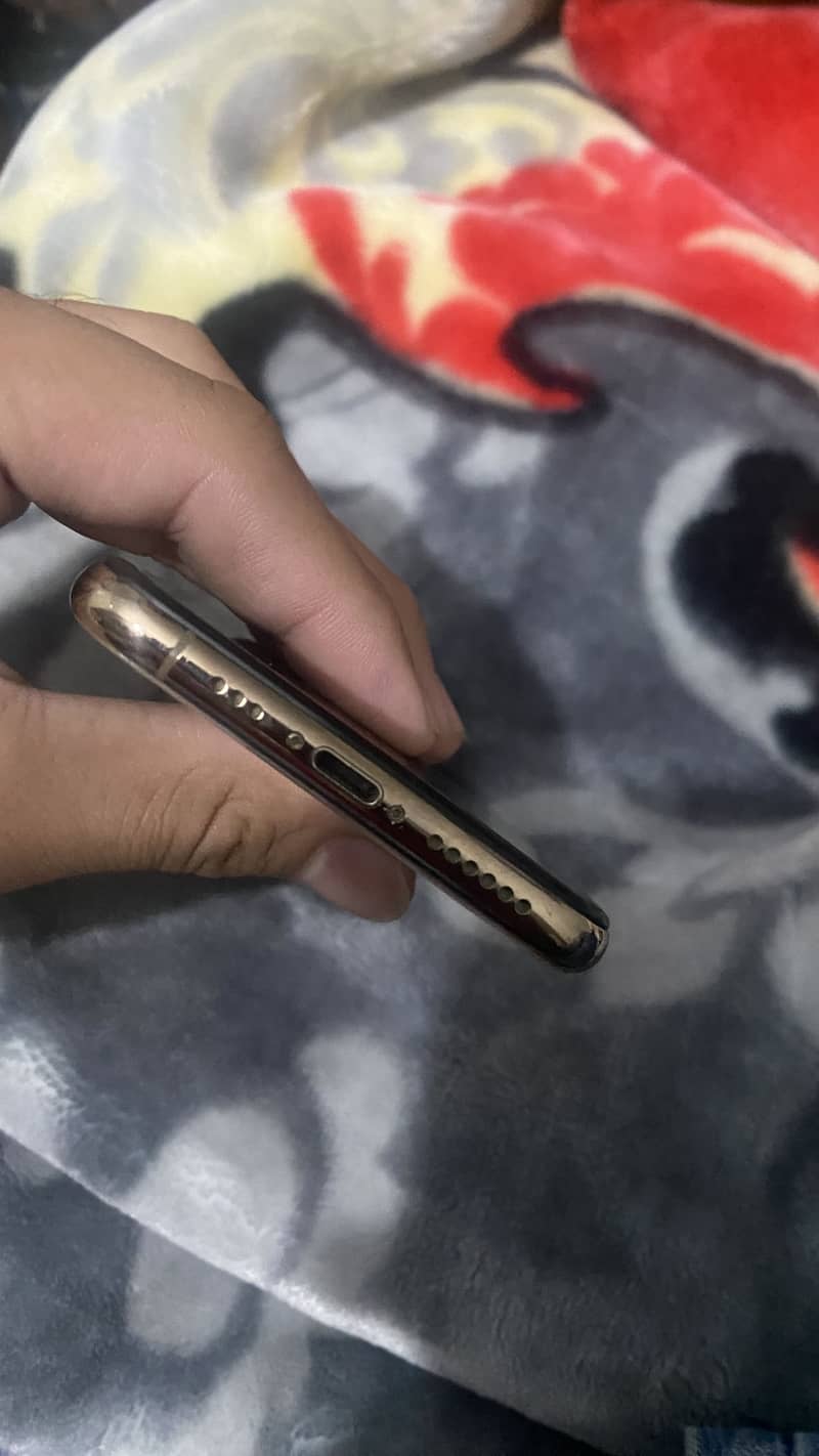 Apple iPhone XS 3