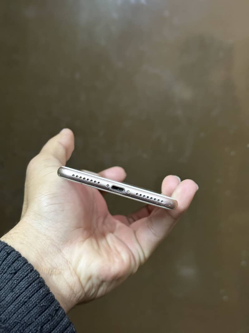Apple iPhone 8 Plus 3