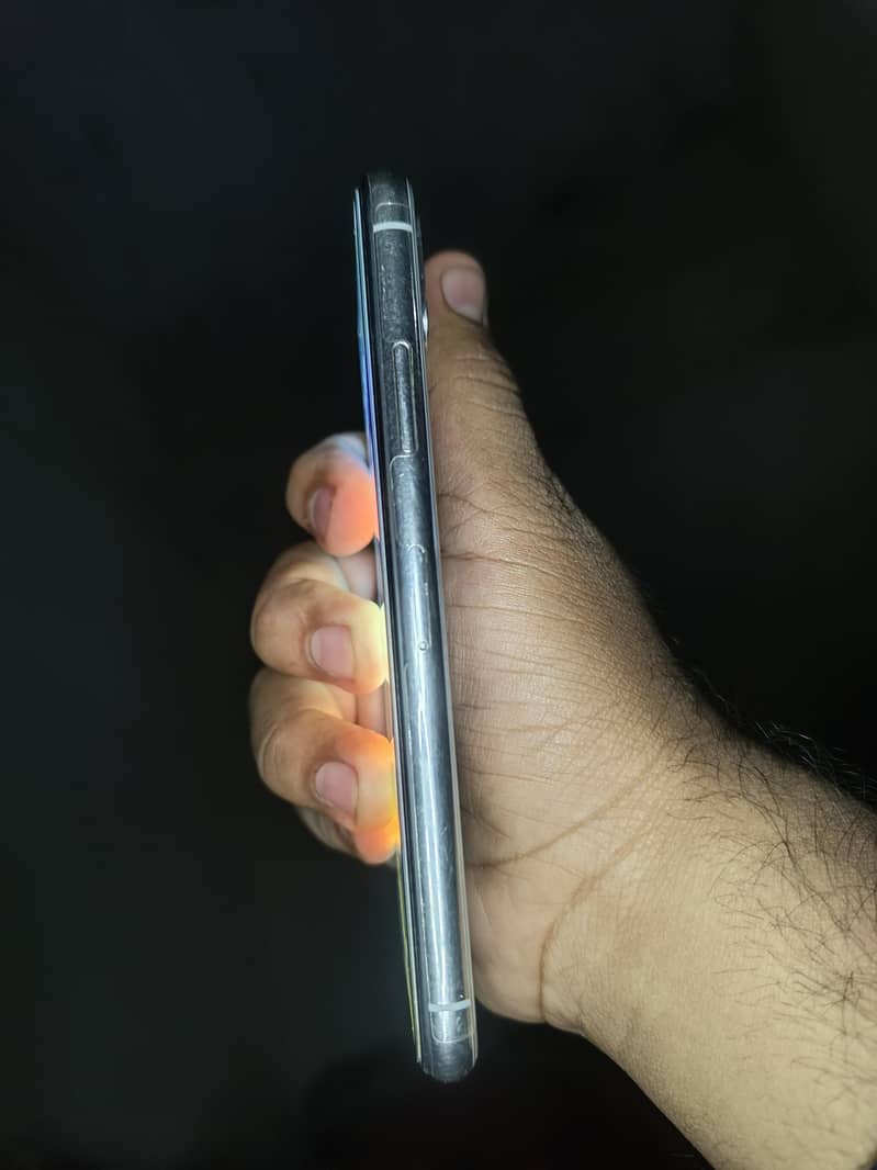 Apple iPhone X 4