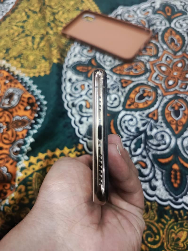 Apple iPhone XS Max 3