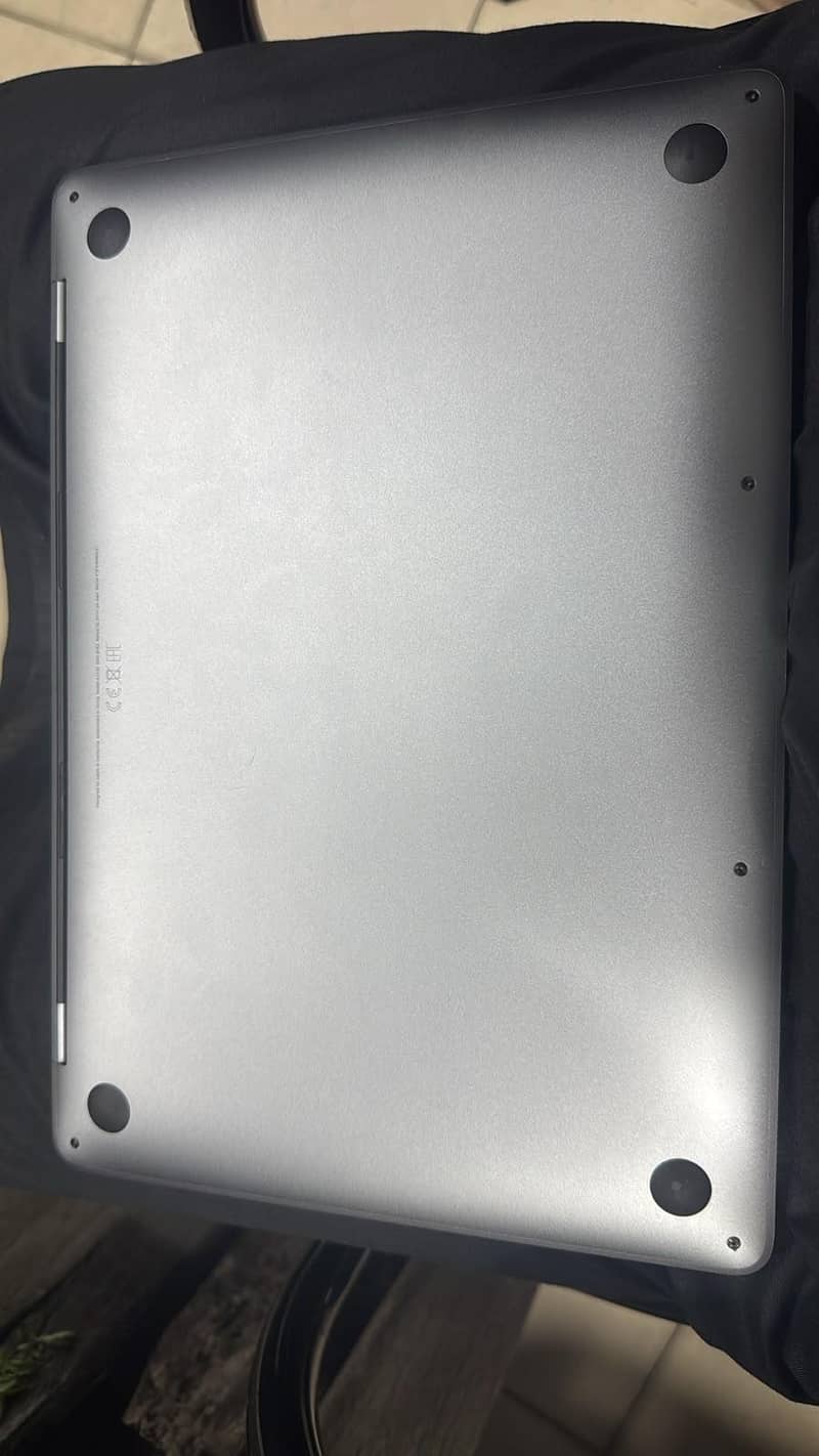 MacBook Pro 2022 M2 5