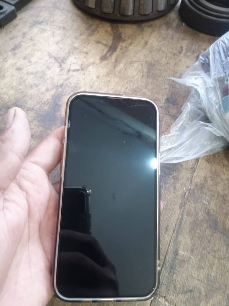Apple iPhone 13 5