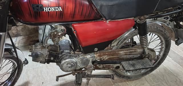 bike bilkul okay hay 1 Litre main 45 kilometers ki abridge deri hay