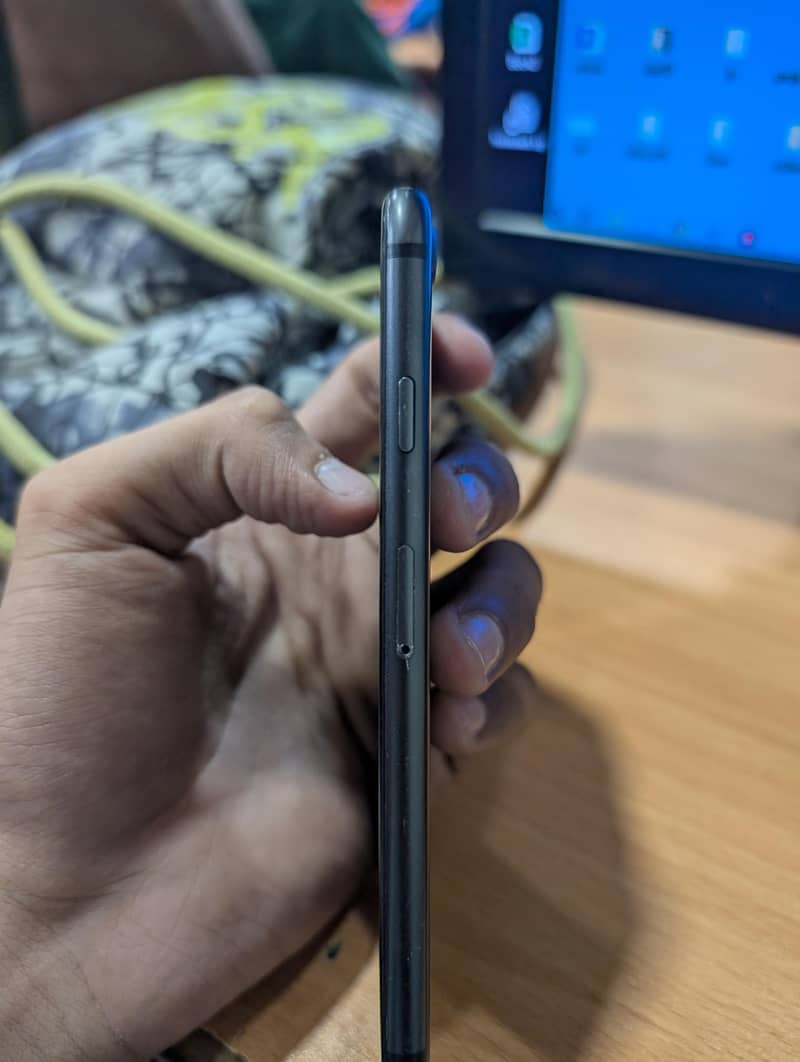 Apple iPhone 8 3