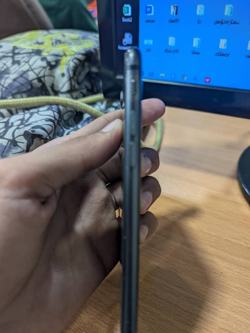 Apple iPhone 8 5