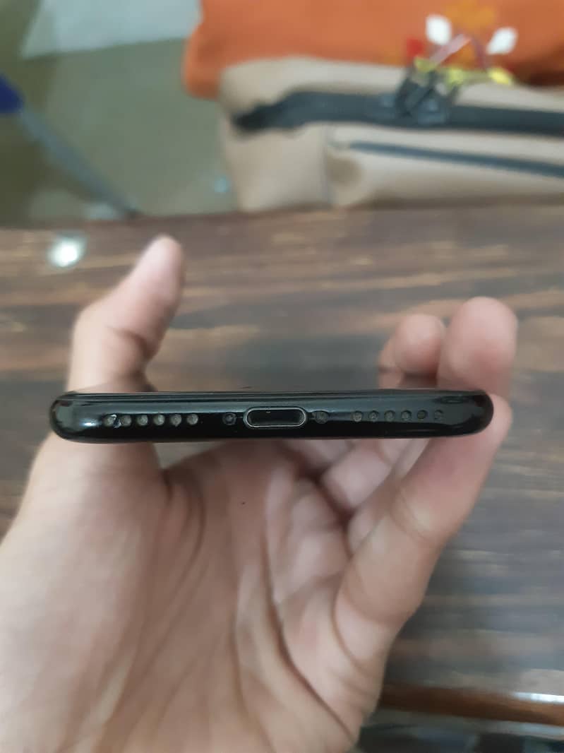 Apple iPhone 7 3