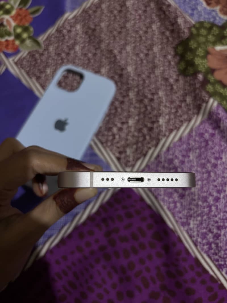 Apple iPhone 13 1