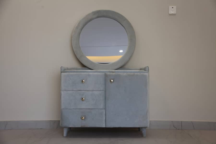 Solid wooden structure bed along with side and dressing table 3