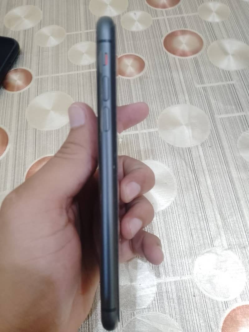 Apple iPhone 11 3