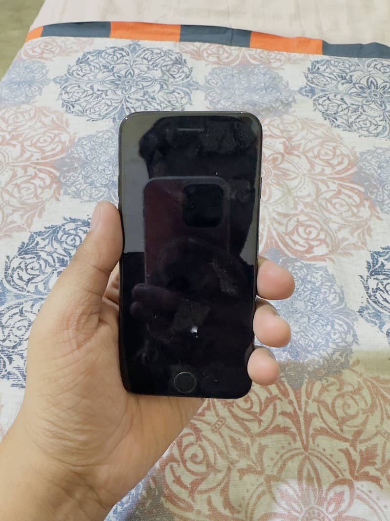 Apple iPhone 7 1