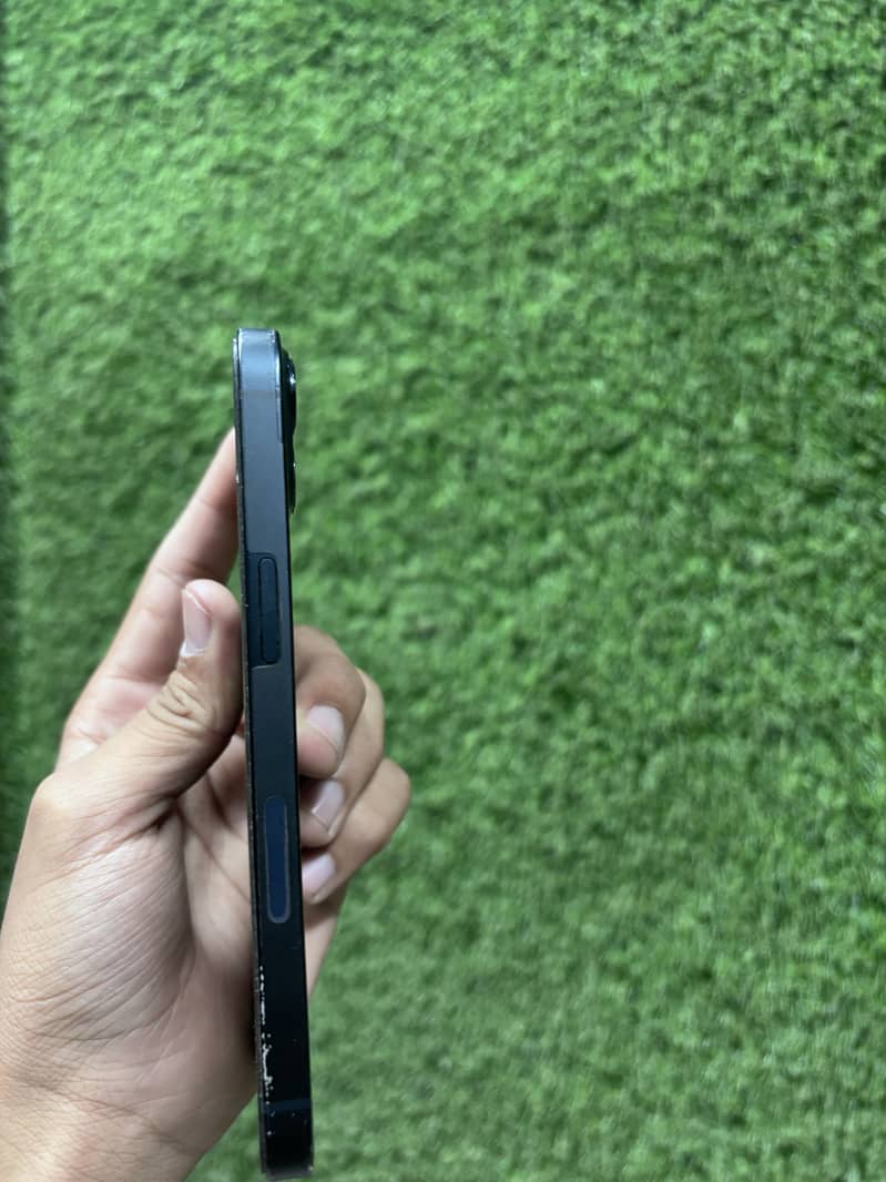 Apple iPhone 13 2