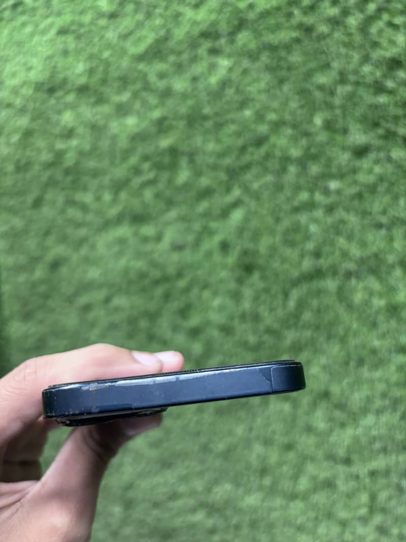 Apple iPhone 13 5