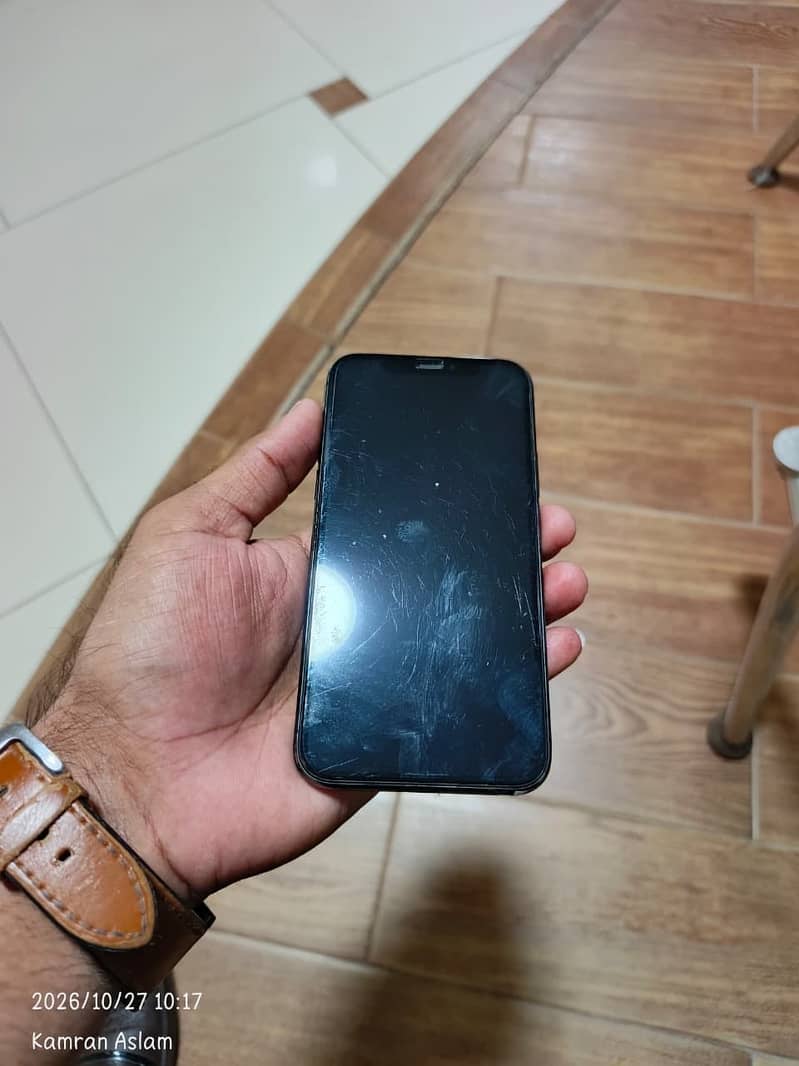Apple iPhone 11 Pro 4