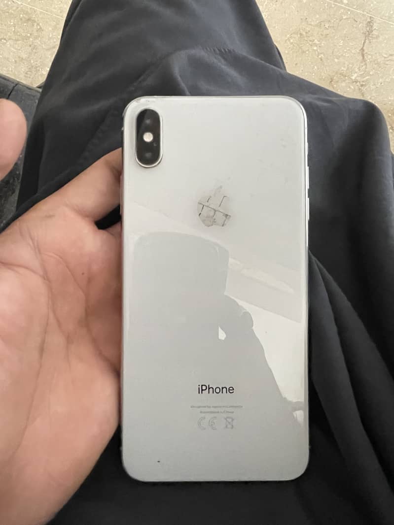 Apple iPhone XS Max 1