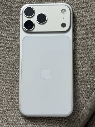 iPhone 17 Pro Max FU