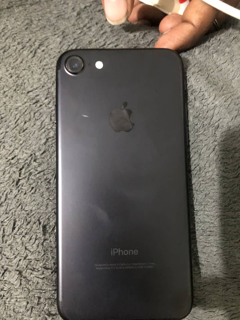 Apple iPhone 7 0