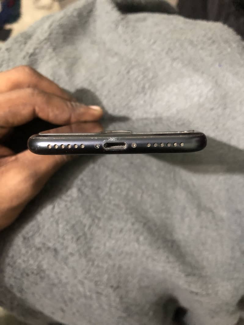 Apple iPhone 7 1