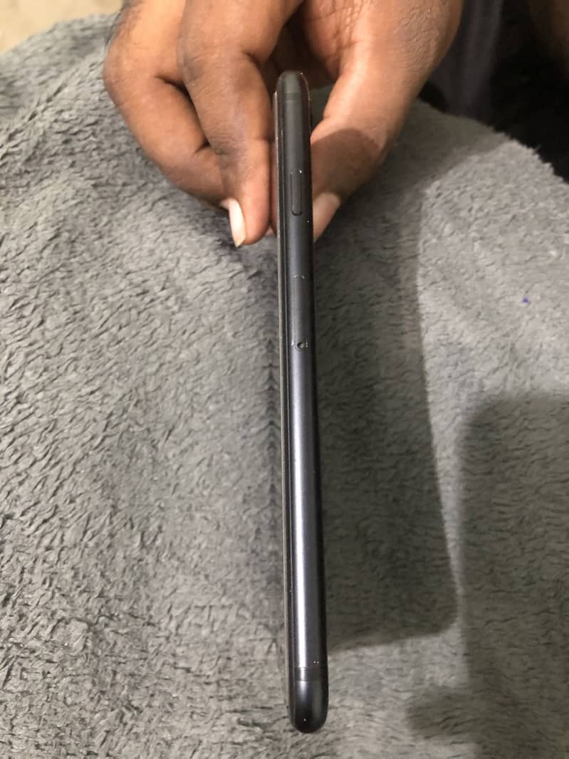 Apple iPhone 7 2