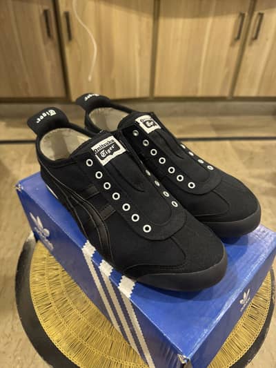 Onitsuka Tigers | Mexico 66 | 43.5 | 10/10