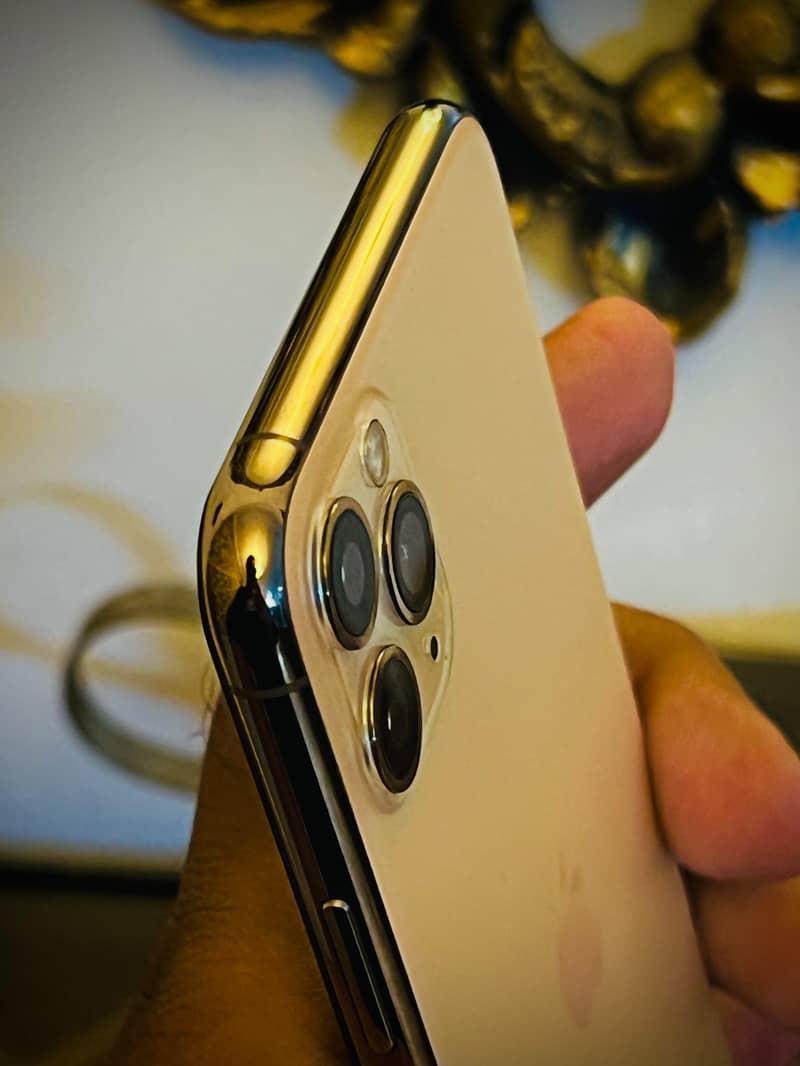 Apple iPhone 11 Pro Max 2
