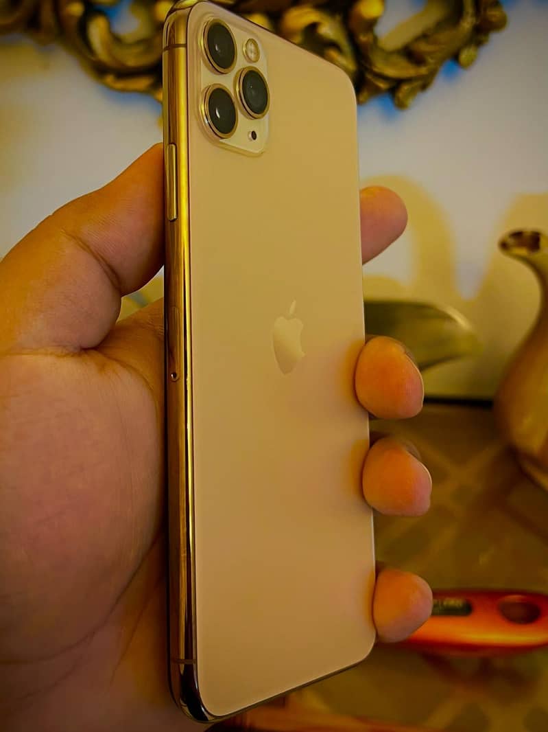 Apple iPhone 11 Pro Max 4