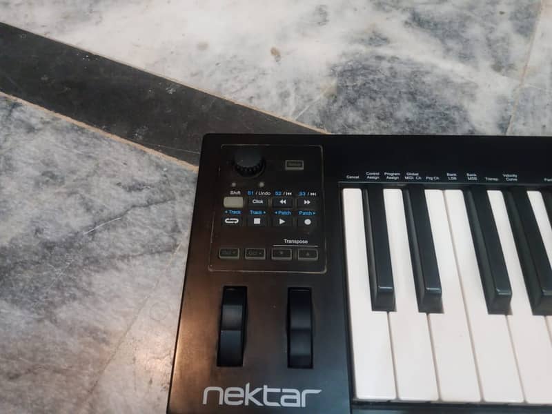 NEKTAR GX 49 Midi Controller 4