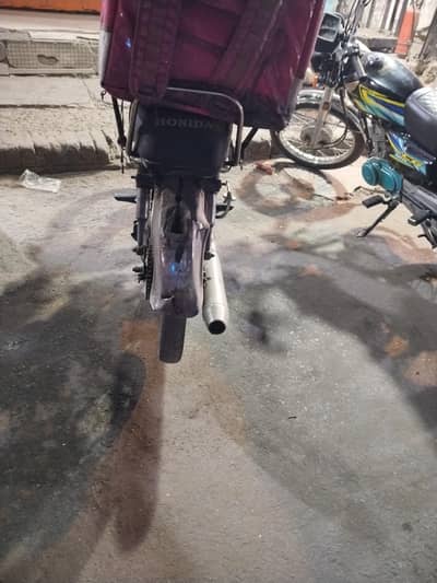 honda cd 70. . . kick start hai . . . .