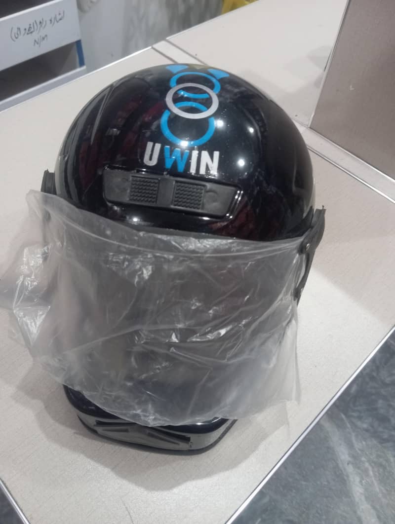 helmet Uwin brand 0