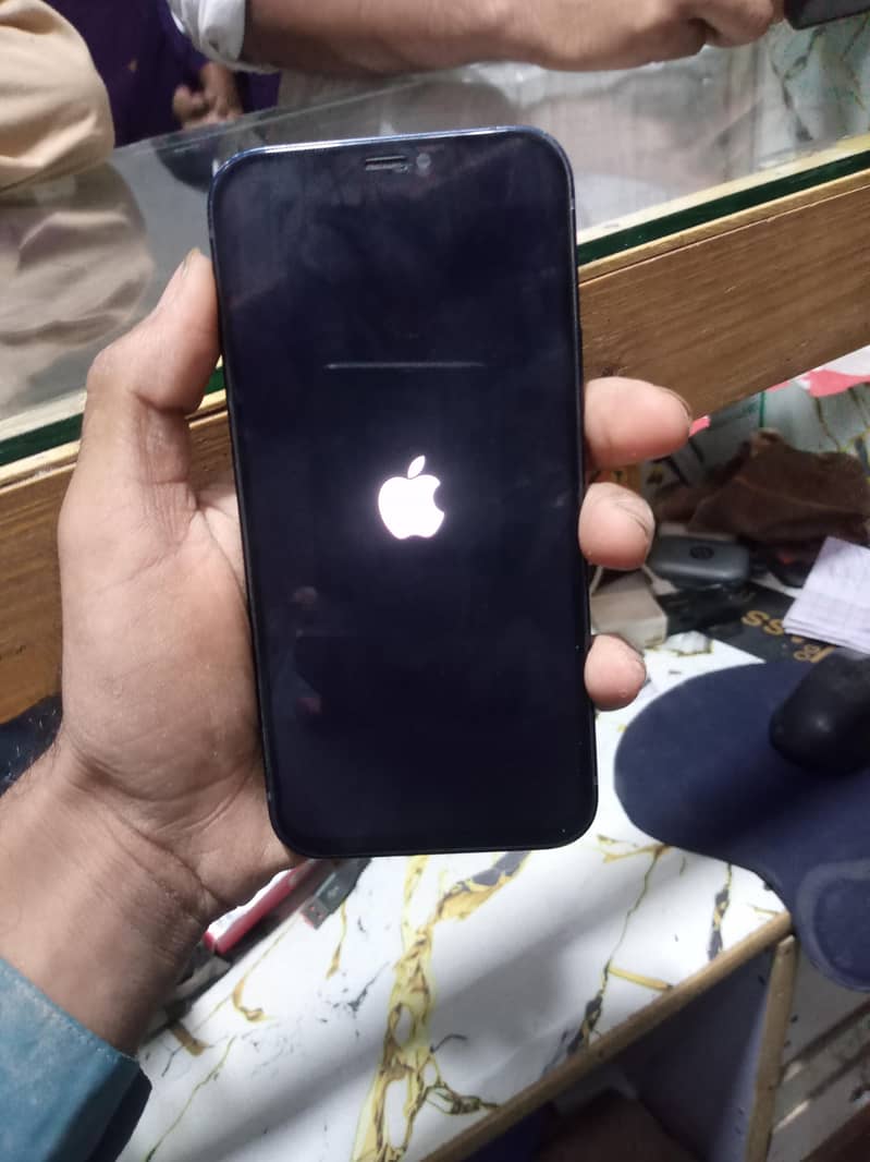 Apple iPhone 12 2