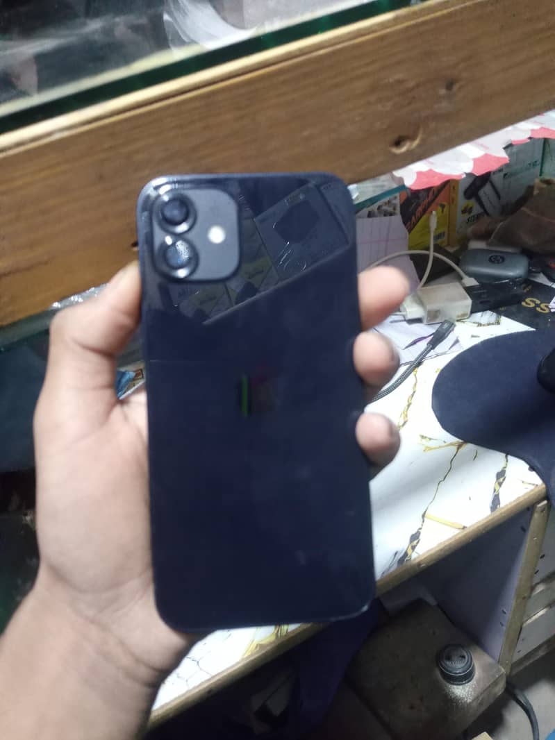 Apple iPhone 12 4