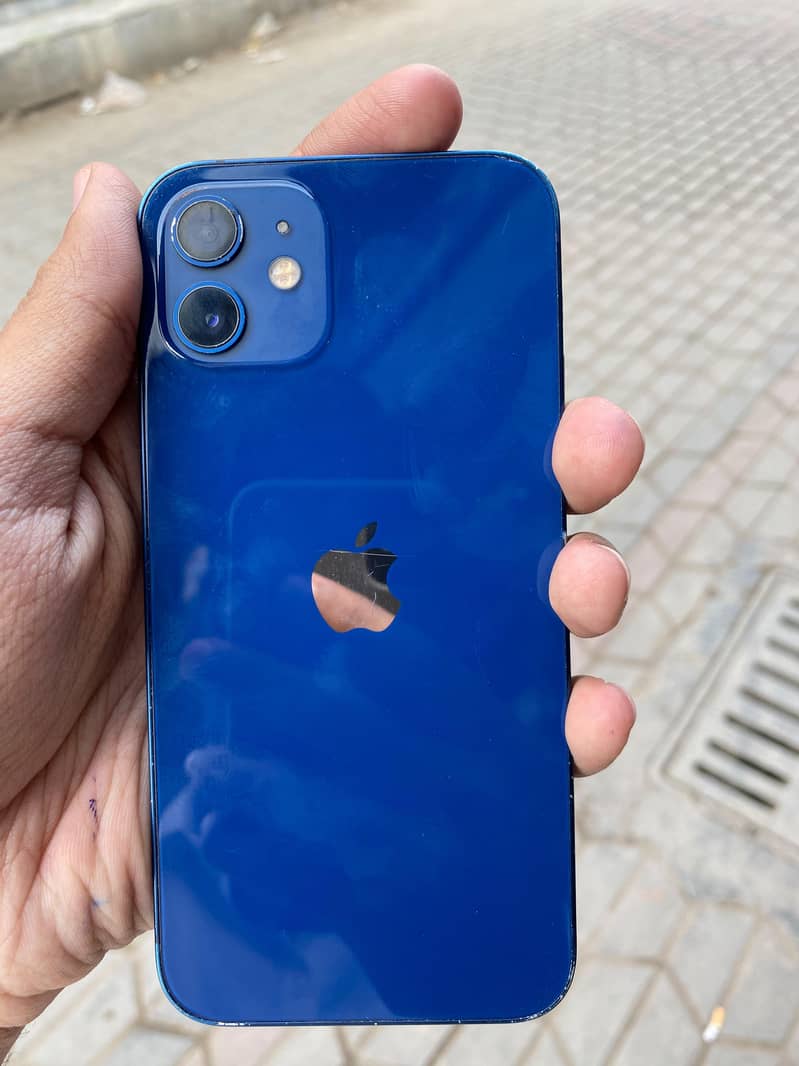 Apple iPhone 12 4