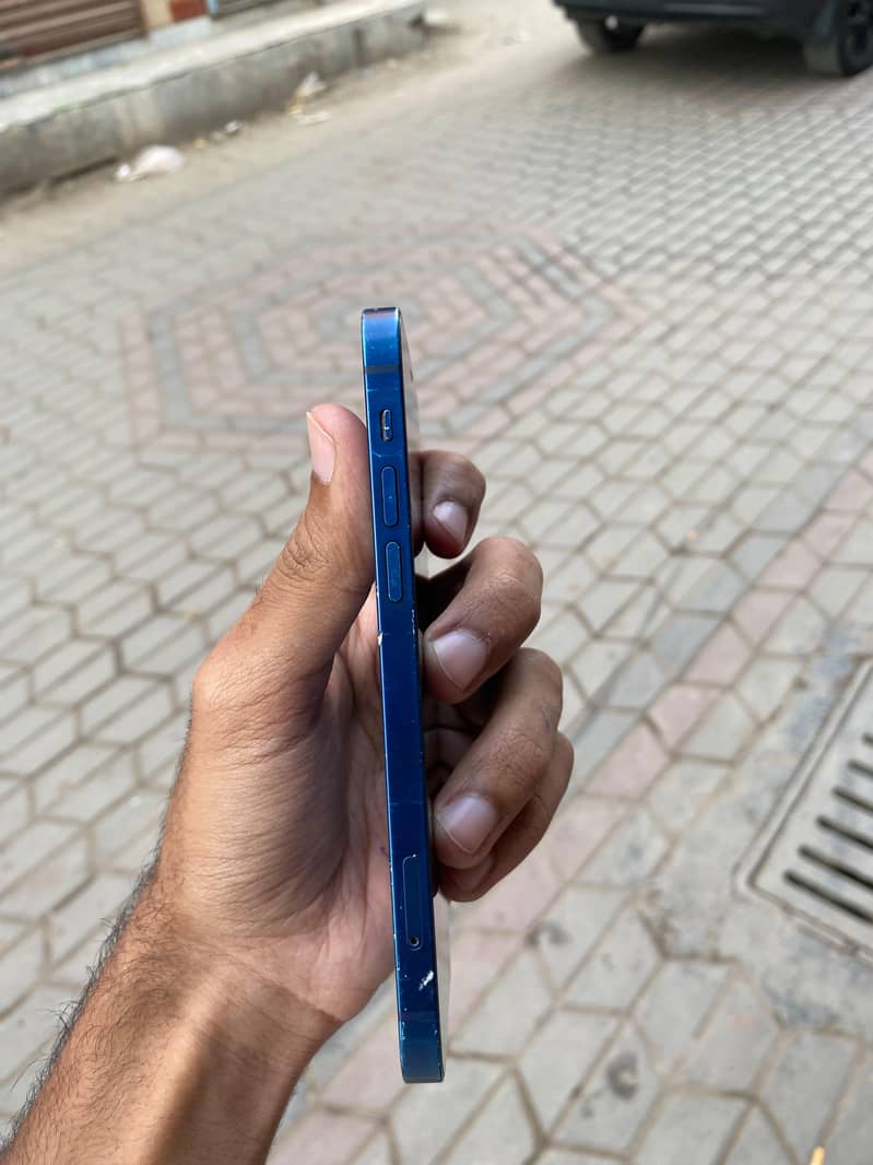 Apple iPhone 12 6