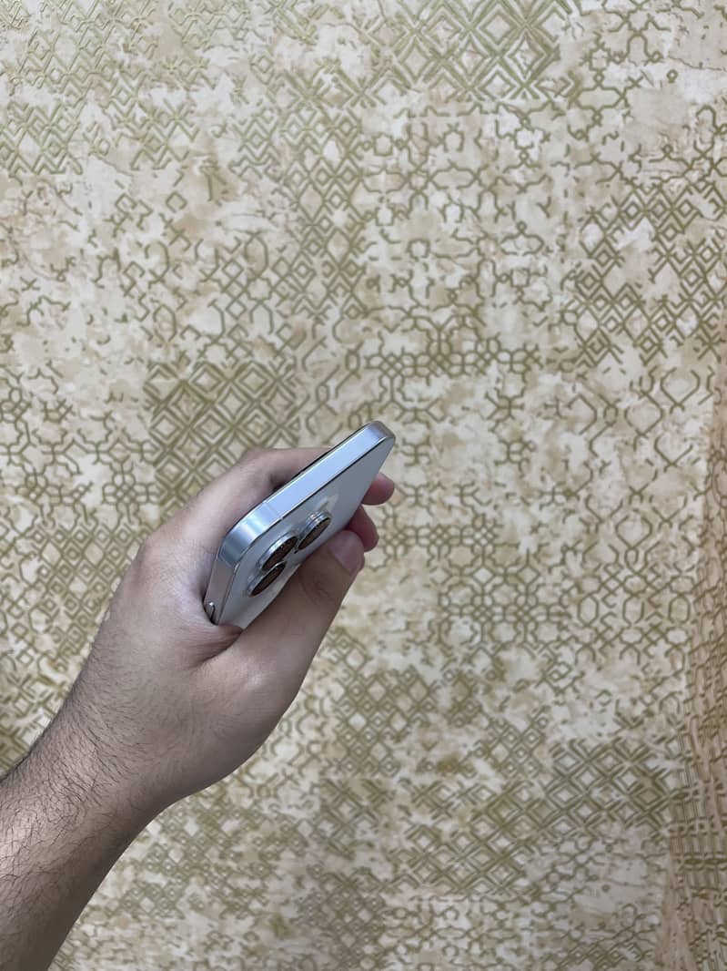 Apple iPhone 16 Pro 2