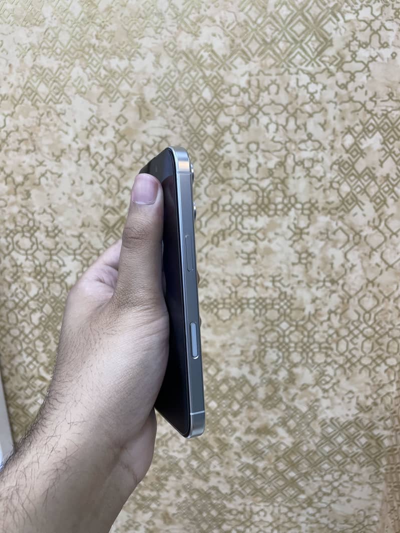 Apple iPhone 16 Pro 5