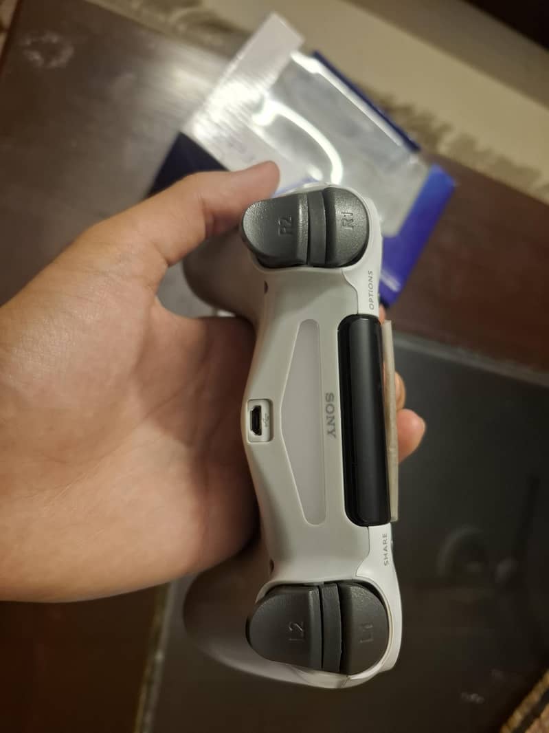 PS Dualshock 4 (ps4) controller 4