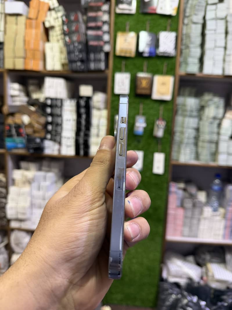 Apple iPhone 13 Pro 2