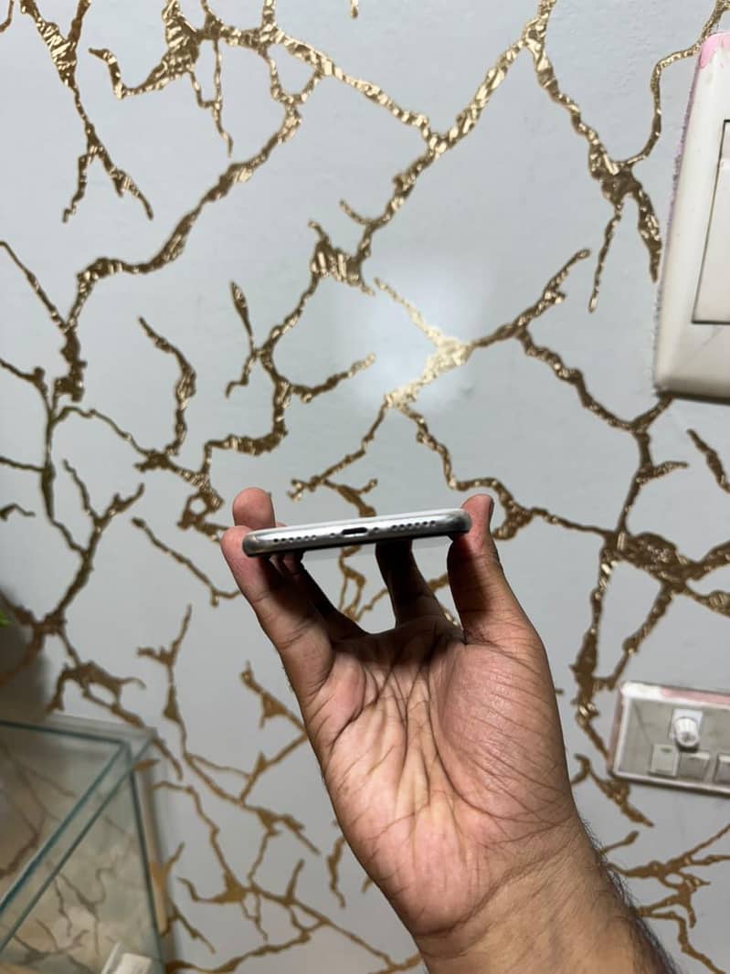 Apple iPhone X 4