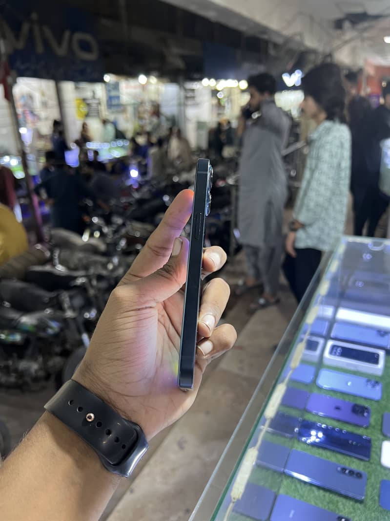 Apple iPhone 13 5