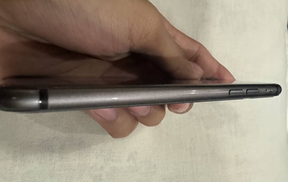 Apple iPhone 8 4