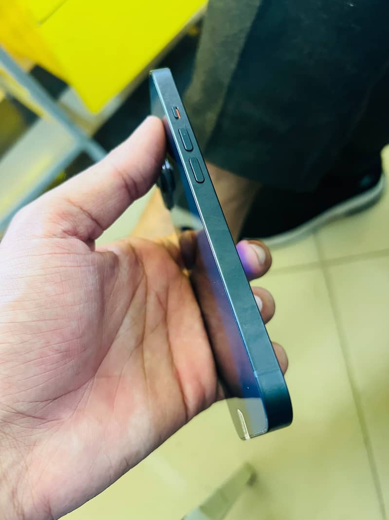 Apple iPhone 14 4