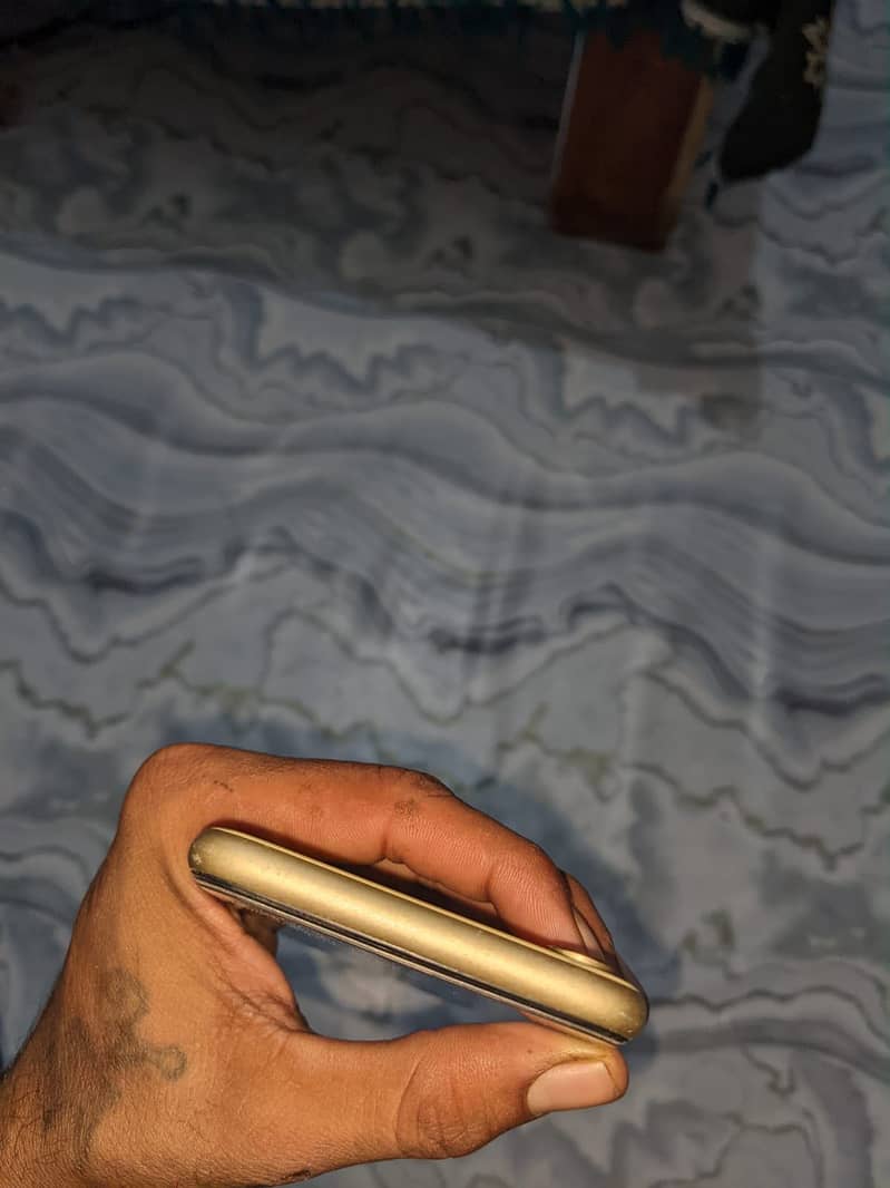 Apple iPhone XR 4