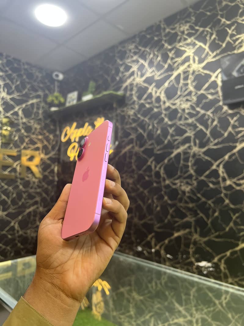 Apple iPhone 16 1
