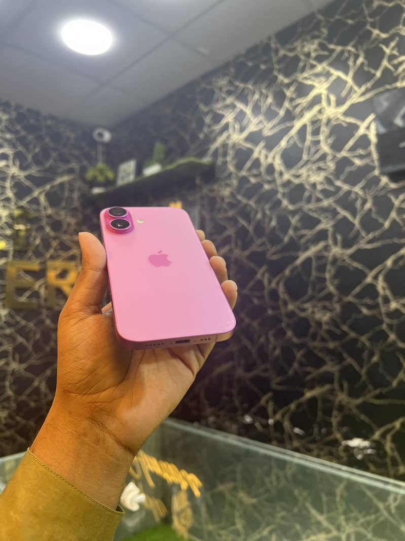 Apple iPhone 16 2
