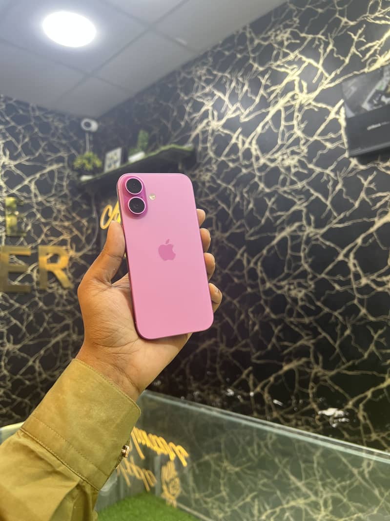 Apple iPhone 16 4