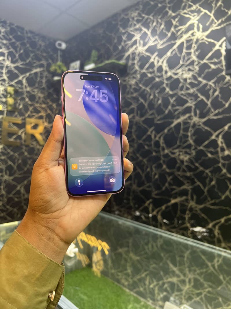 Apple iPhone 16 5