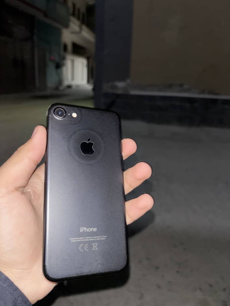 Apple iPhone 7 2