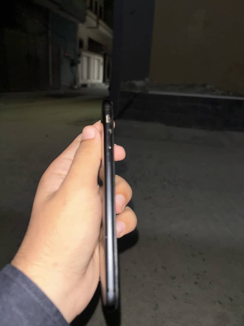 Apple iPhone 7 3