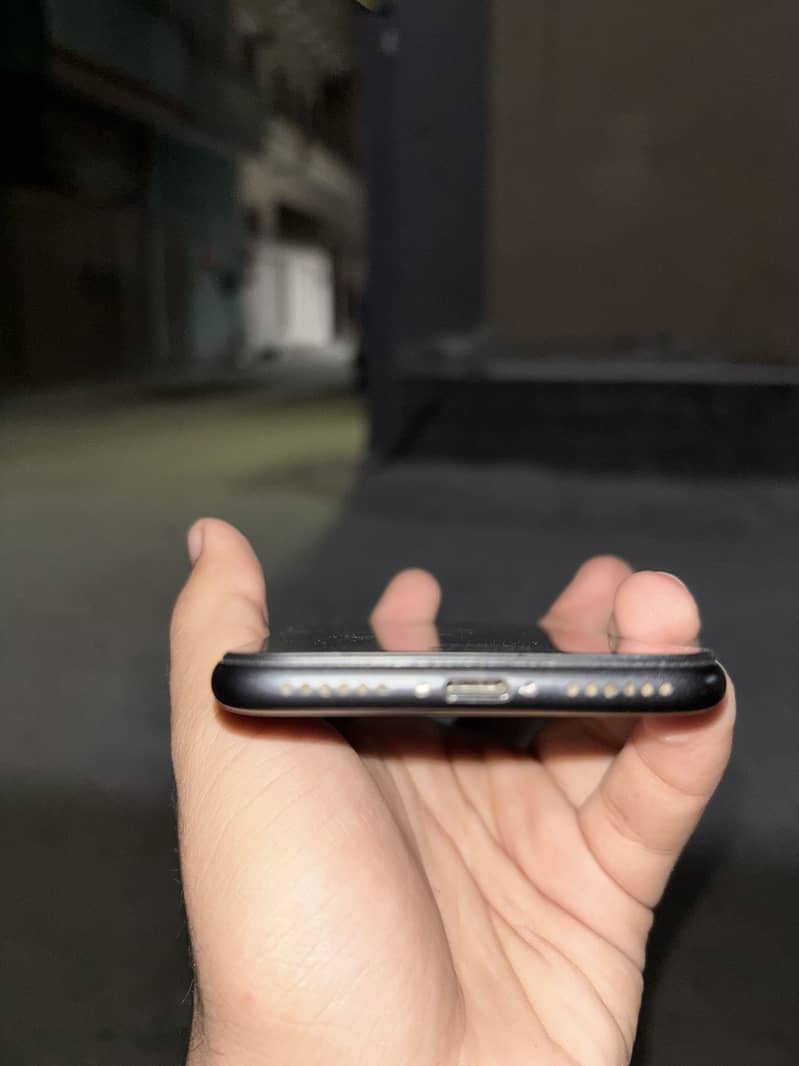 Apple iPhone 7 4