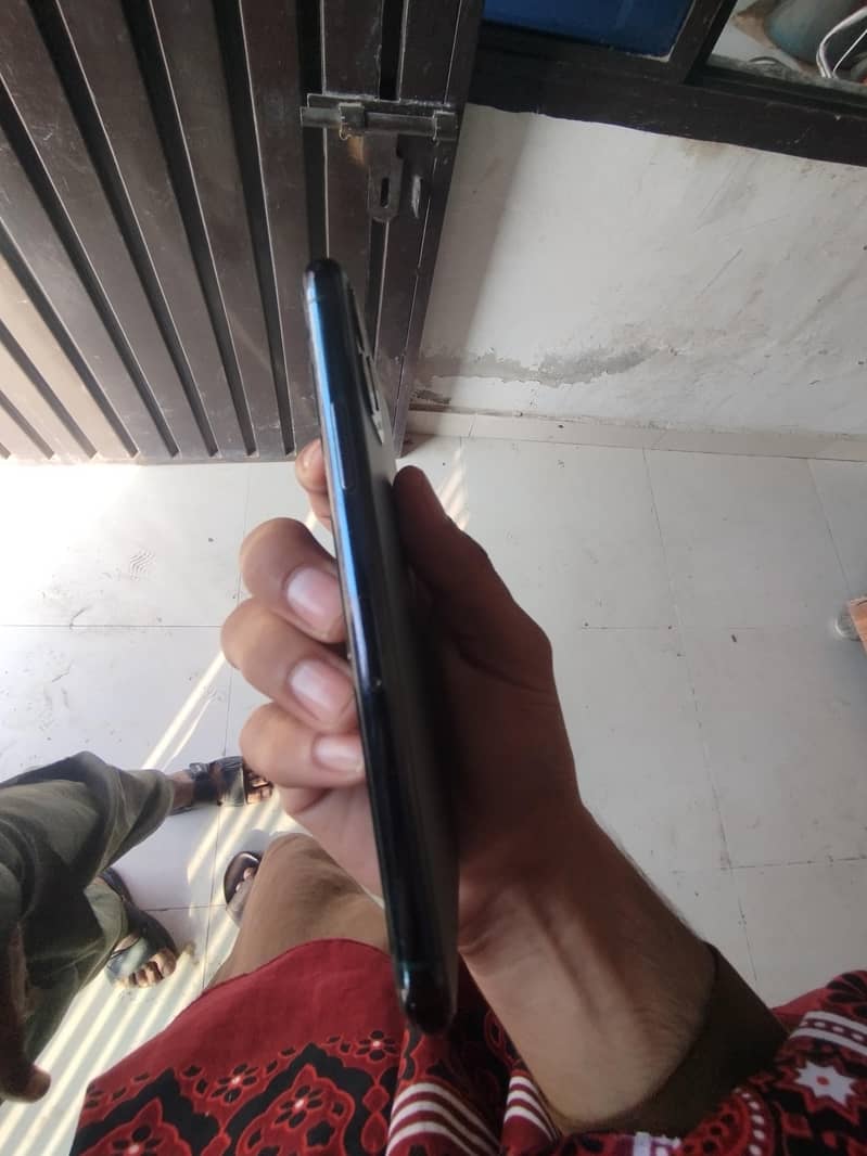 iPhone 11 pro 4